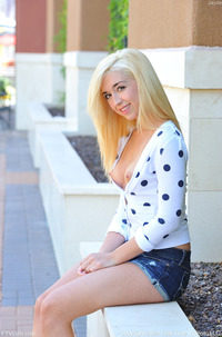 Toplee Girl Jayde Walking Around