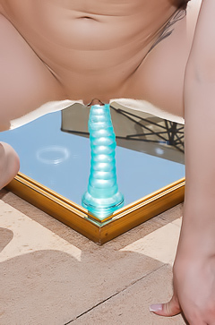 Long Legged Girl Wikki Toying Hard