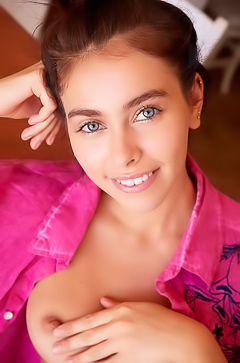 Foxy Alissa Relaxes At The Kitchen Table And Gets Perfectly Naked