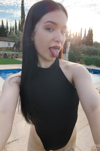 Webcam Model Wikki Kee Toying
